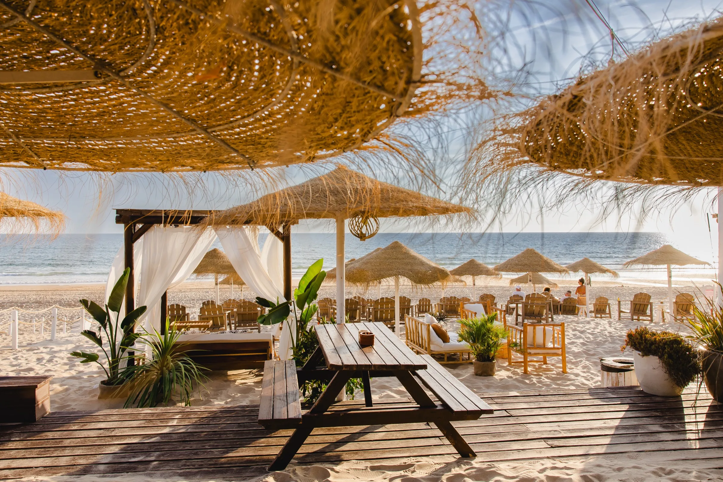 Frente Praia · Mesas Estilo Picnic